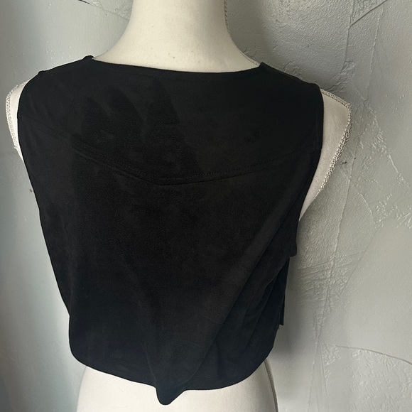 Elegant Black Fringe Sleeveless Top - Picture 5 of 9